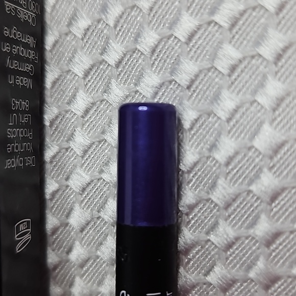 MOODSTRUCK PRECISION PENCIL EYE LINER IN PASSIONATE-A RICH DEEP PURPLE - Picture 4 of 5